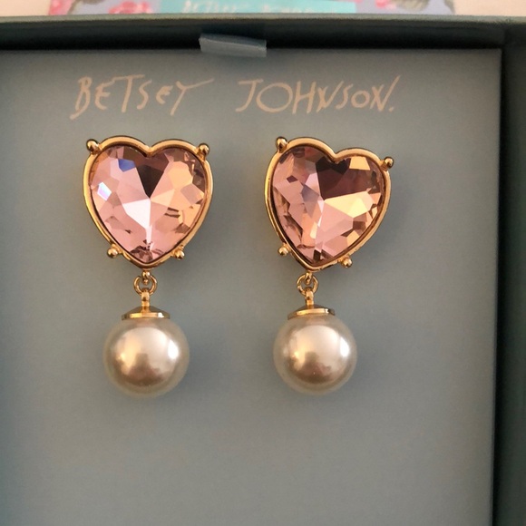 Betsey Johnson XOXO Pink Crystal Heart & Faux Pearl Bead Drop Earrings NIB - Picture 1 of 12